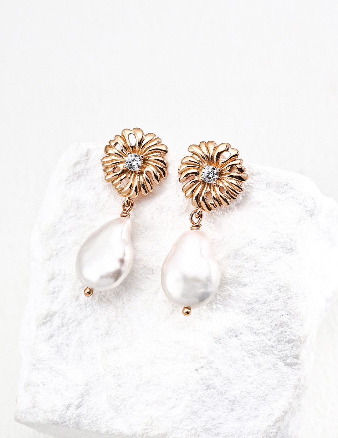 Sun Pearl Garden necklace and earrings