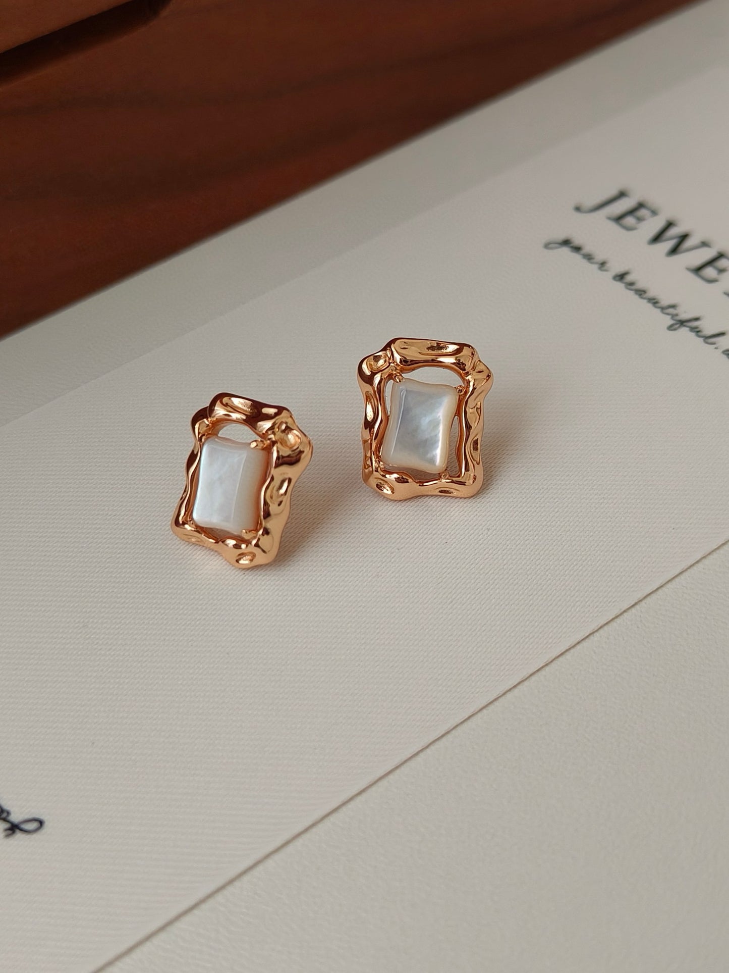 Elegant S925 silver white shell necklace and earrings