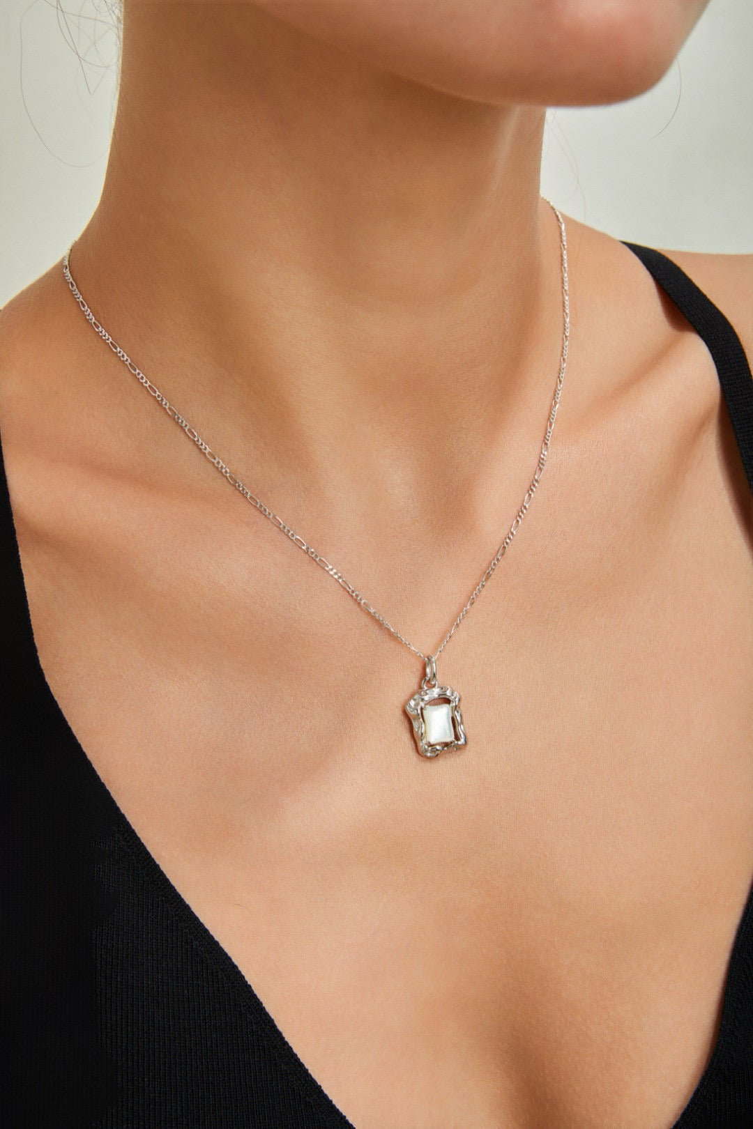 Elegant S925 silver white shell necklace and earrings