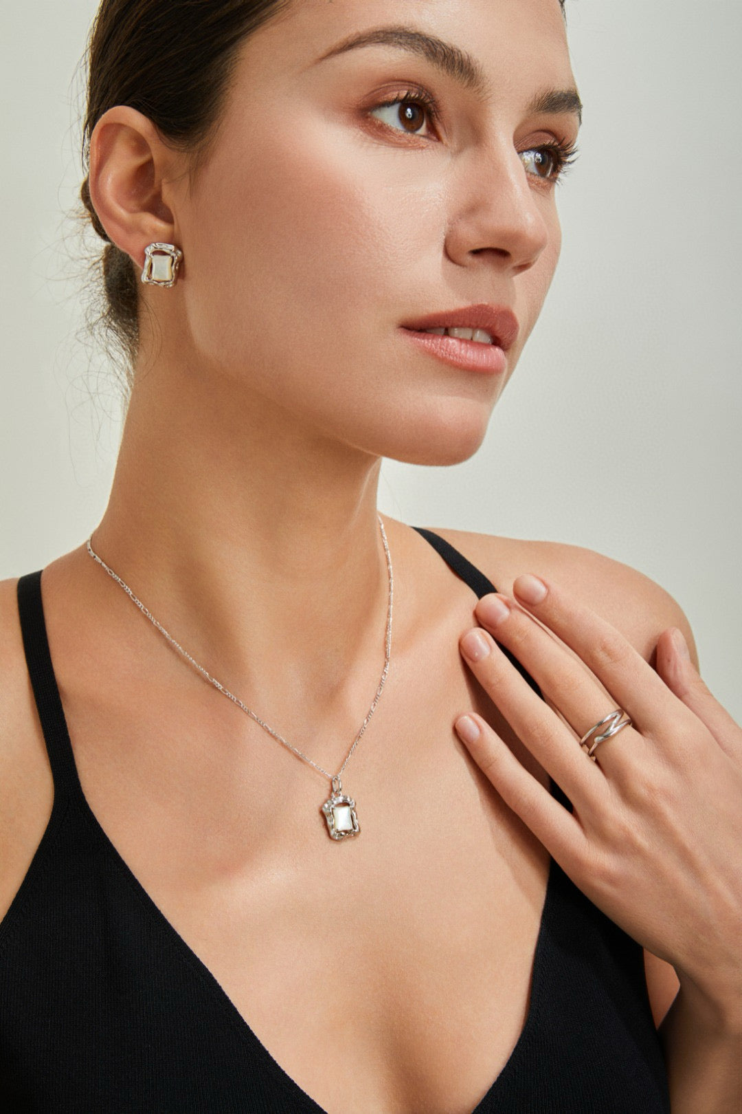 Elegant S925 silver white shell necklace and earrings