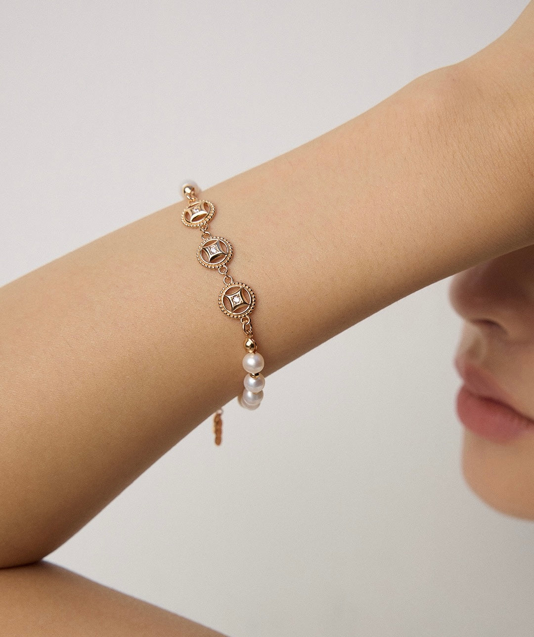 Lucky Glow Pearl & Golden Crystal Bracelet