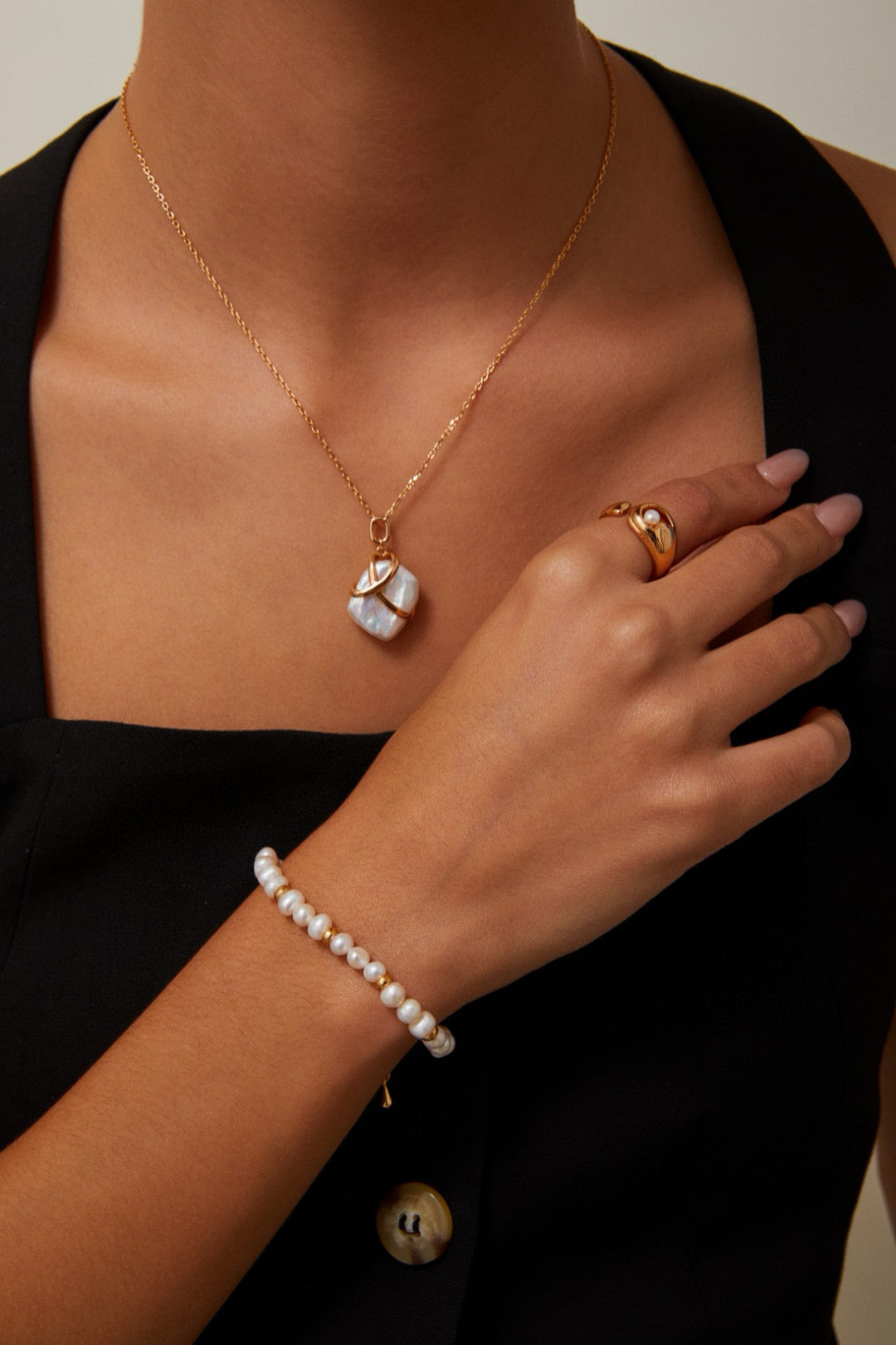 Eden Drop Baroque Pearl Pendant necklace
