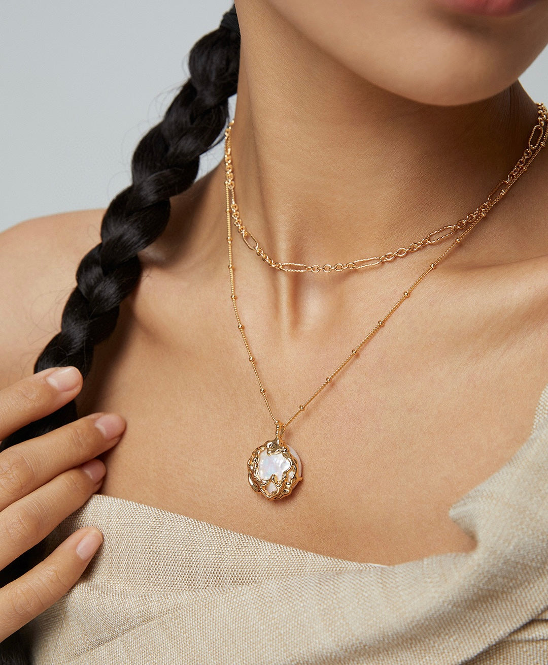 Golden Aura round Baroque-shaped pearls earring and necklace