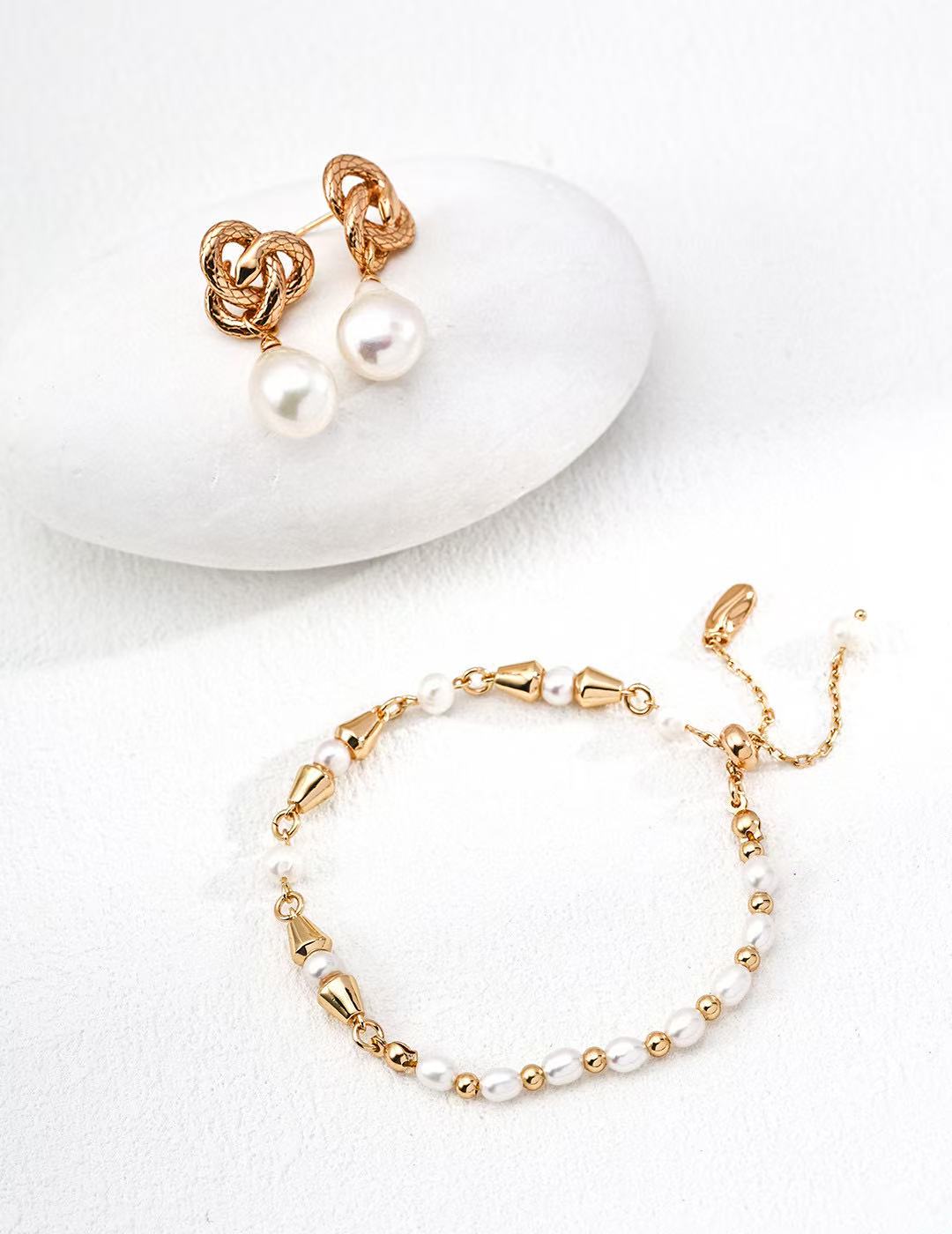 S925 Silver/Snake-shaped Retro Water Drop Baroque Pearl Earrings