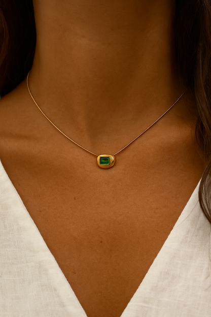 Emerald Glow Necklace — Minimalist Charm with a Touch of Vintage Luxury