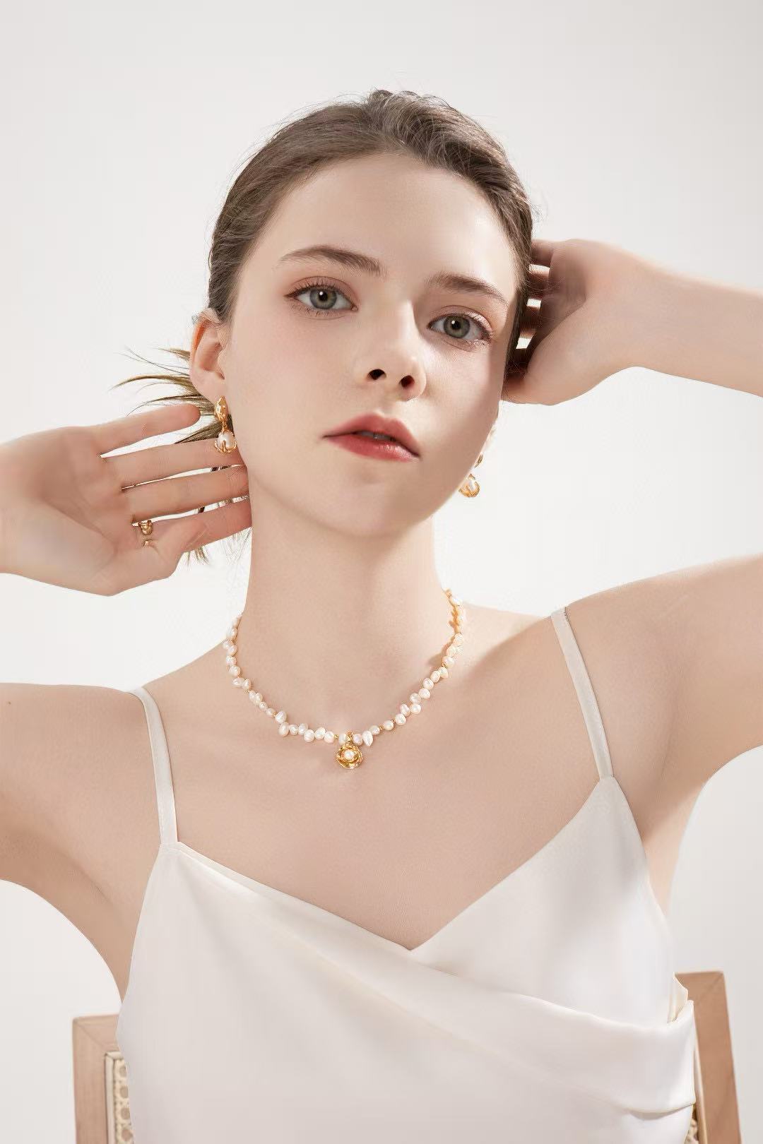 S925 Silver/Natural Pearl and Pearl Stamen Rose Pendant