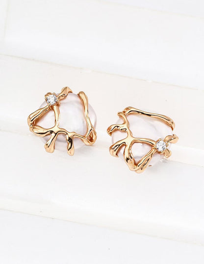 Golden Aura round Baroque-shaped pearls earring and necklace