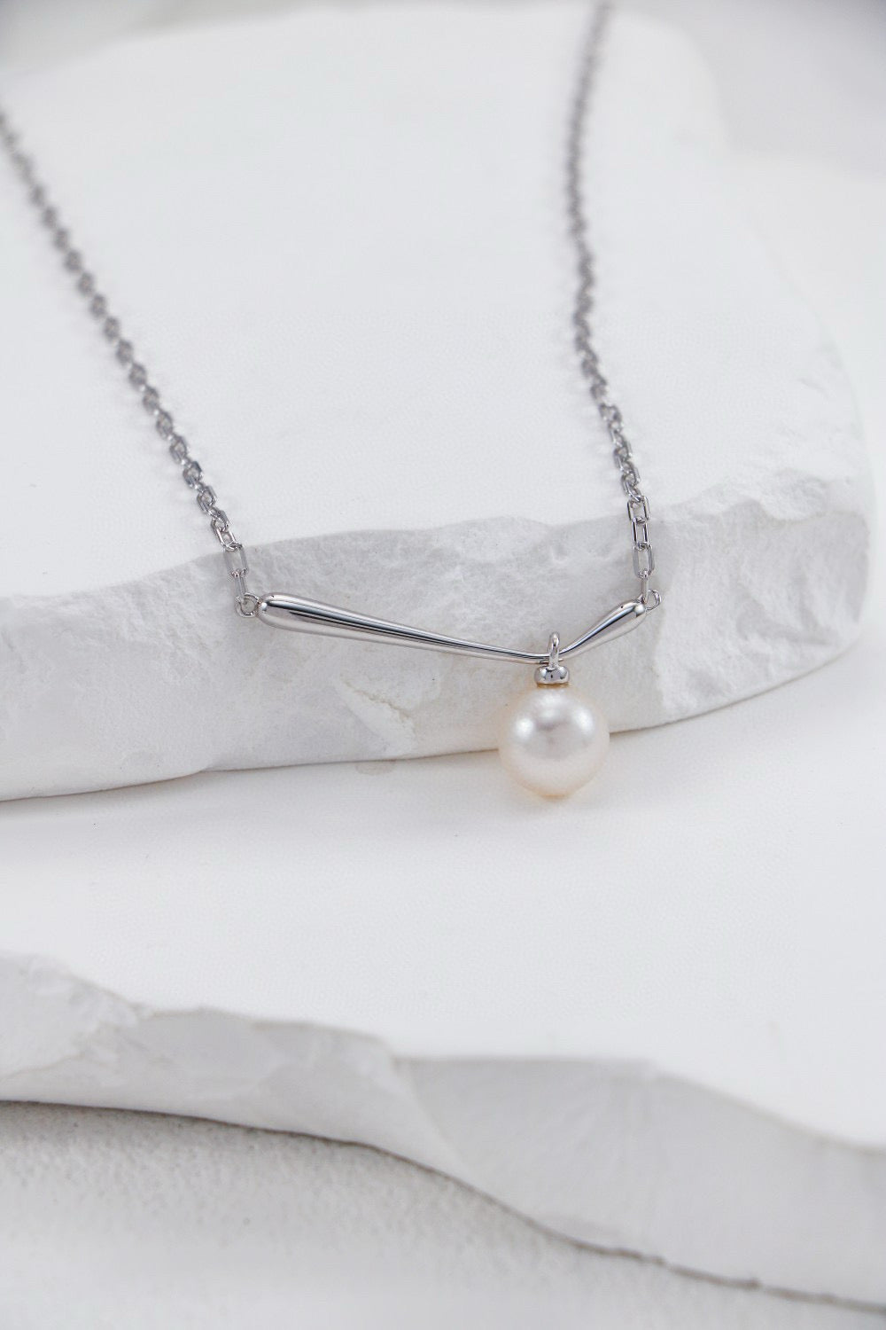 "Everyday Elegance" S925 silver and pearl necklace
