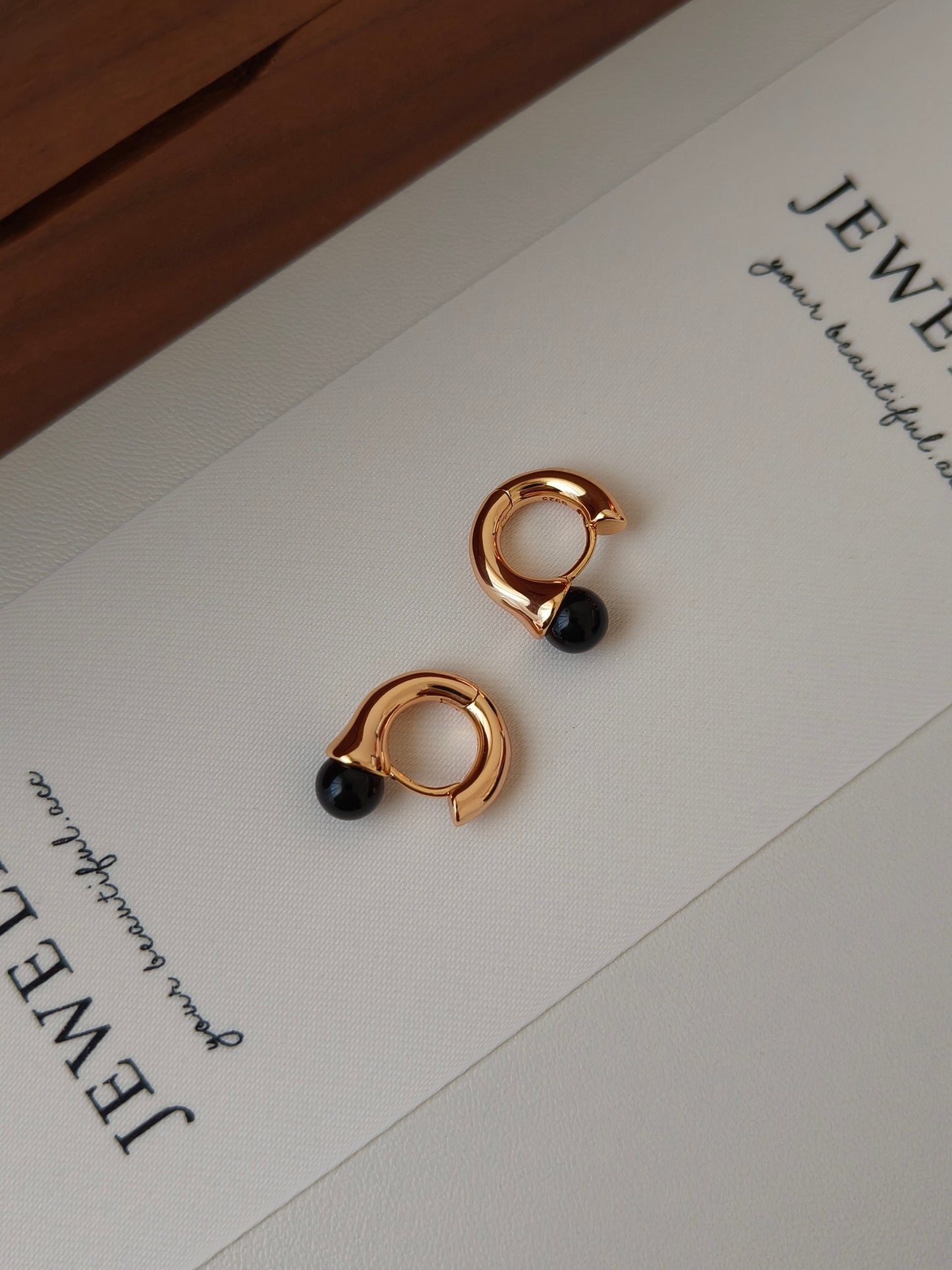 Modern, Sculptural & Effortlessly Chic