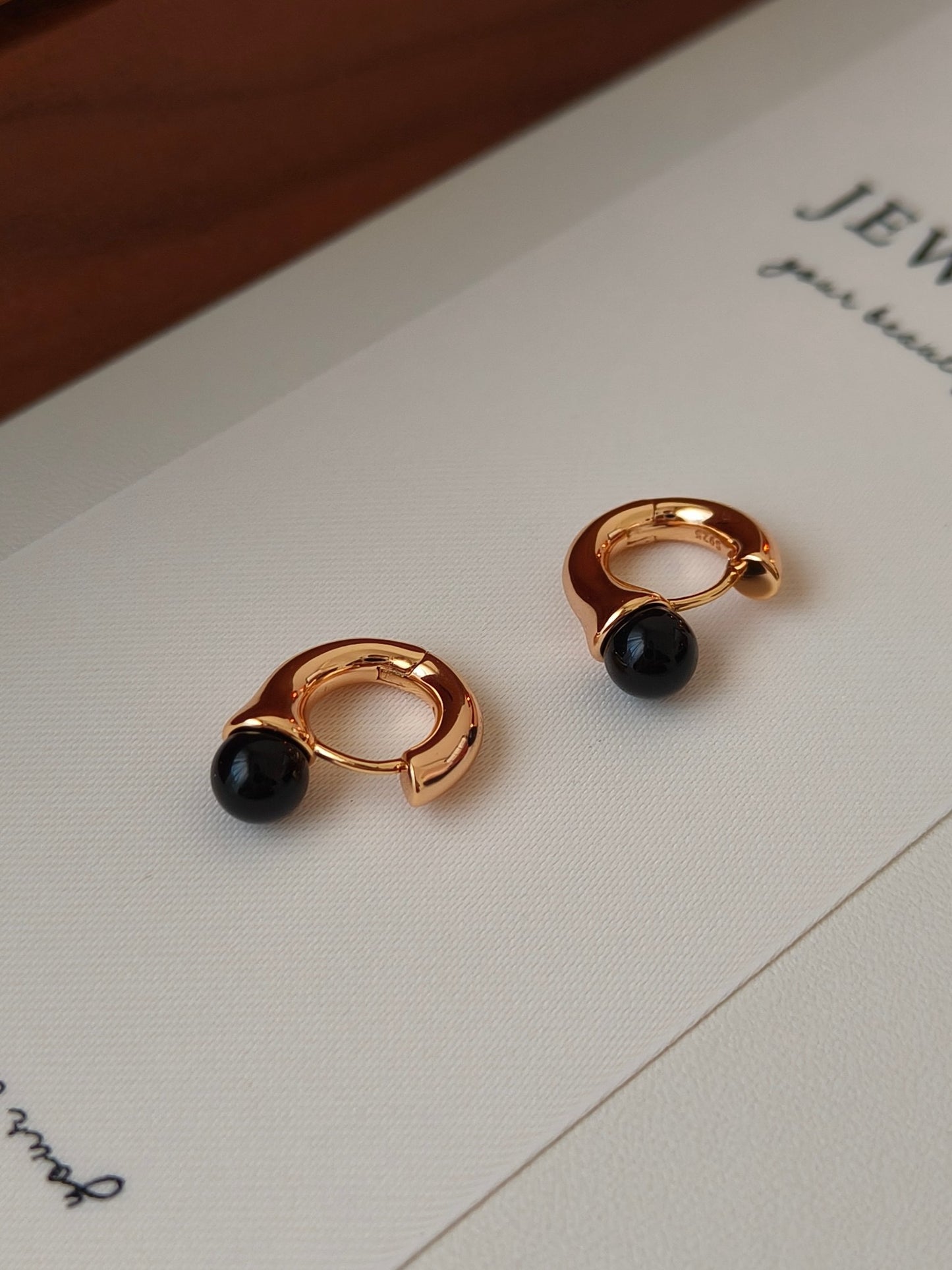 Modern, Sculptural & Effortlessly Chic