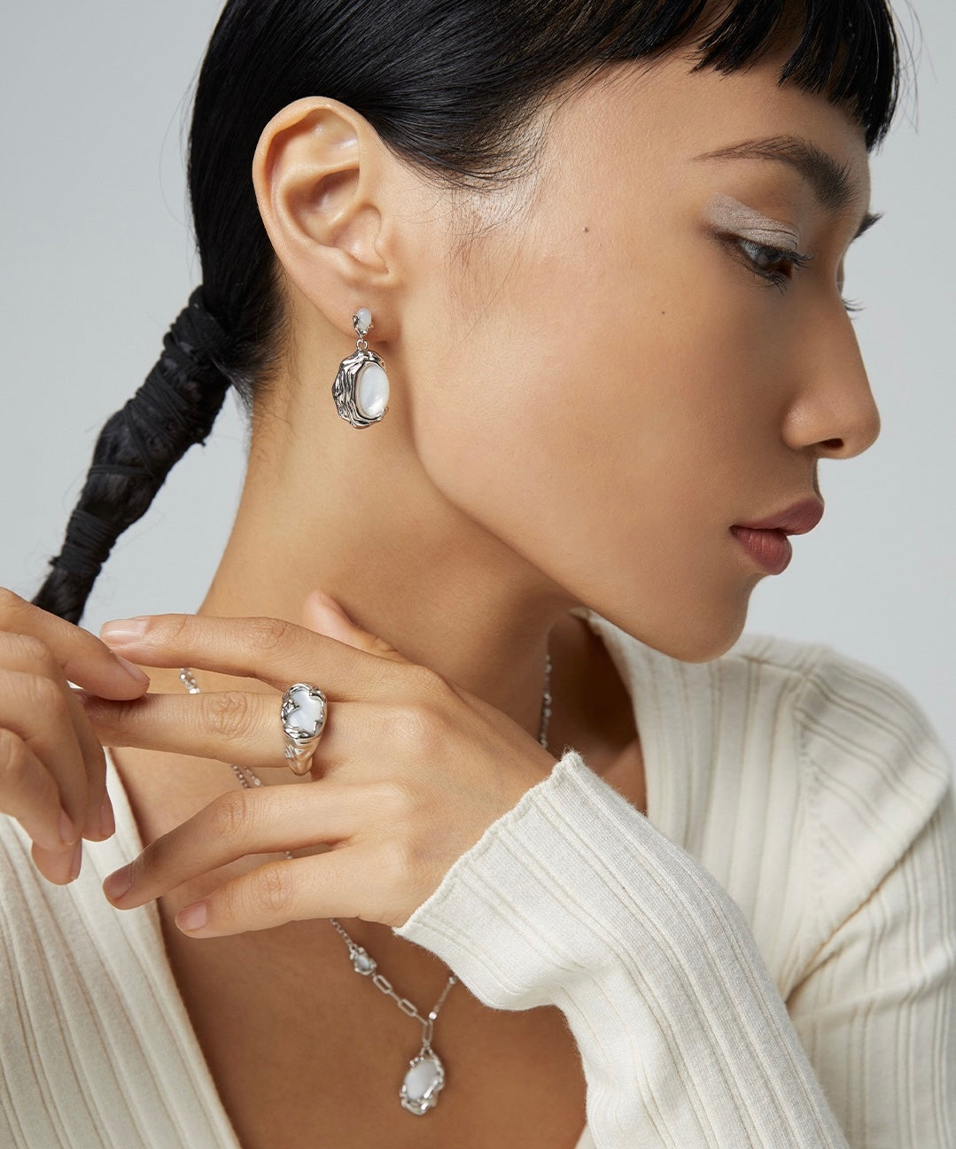 Molten Pearl Glow – Natural Mother-of-Pearl Series