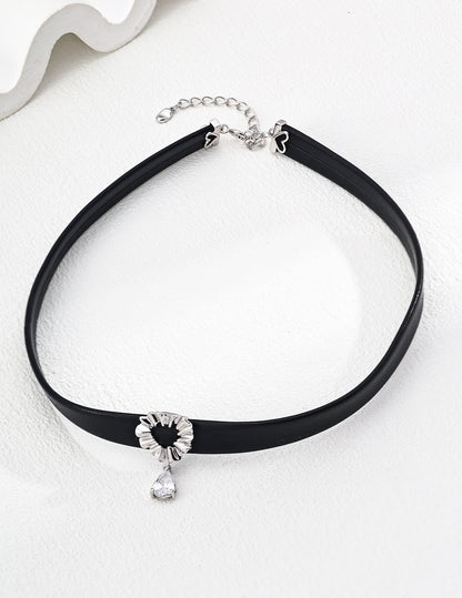 Velvet Heart Necklace – Holiday Edition