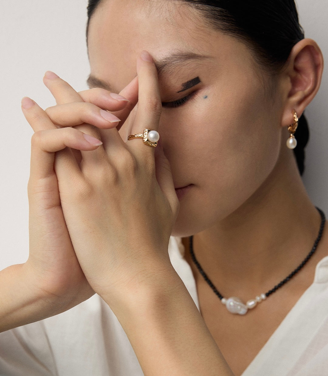 Dual-Style Nature Pearl Hoops