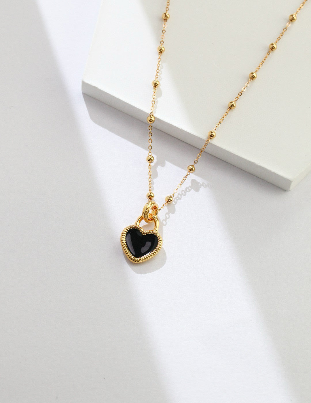🖤 Reversible Enamel Heart Necklace – Two Ways to Shine