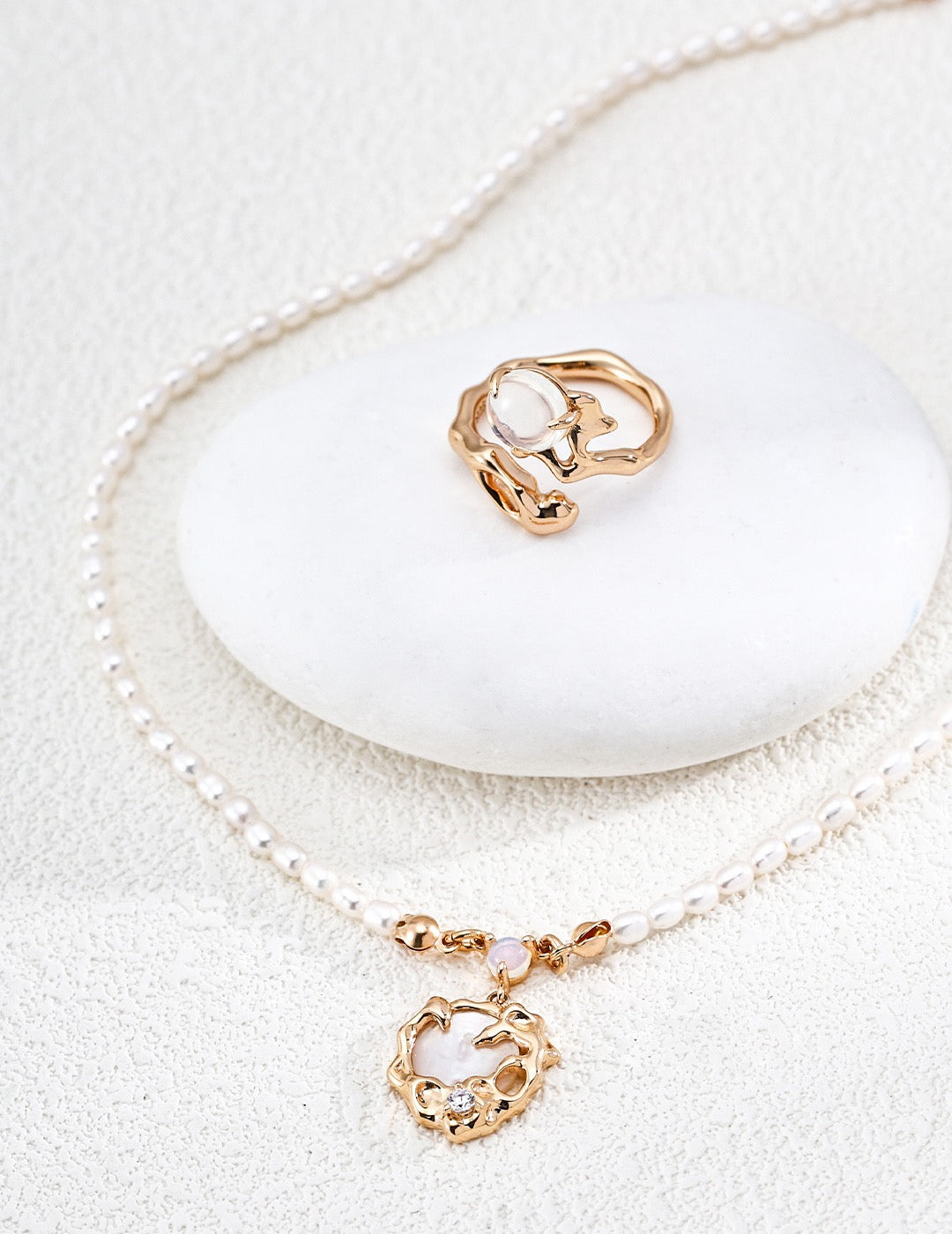 Vintage Pearl Pendant Necklace