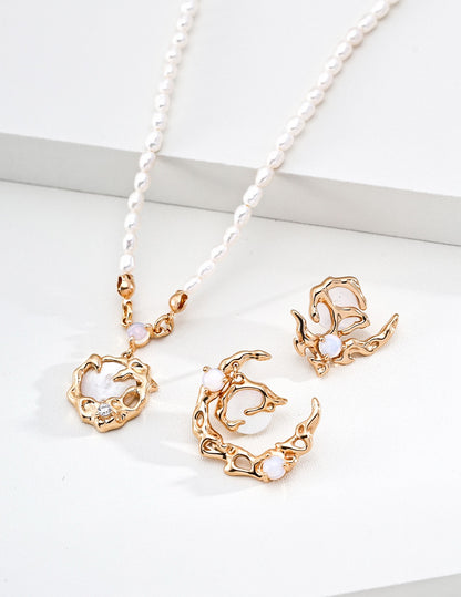 Vintage Pearl Pendant Necklace