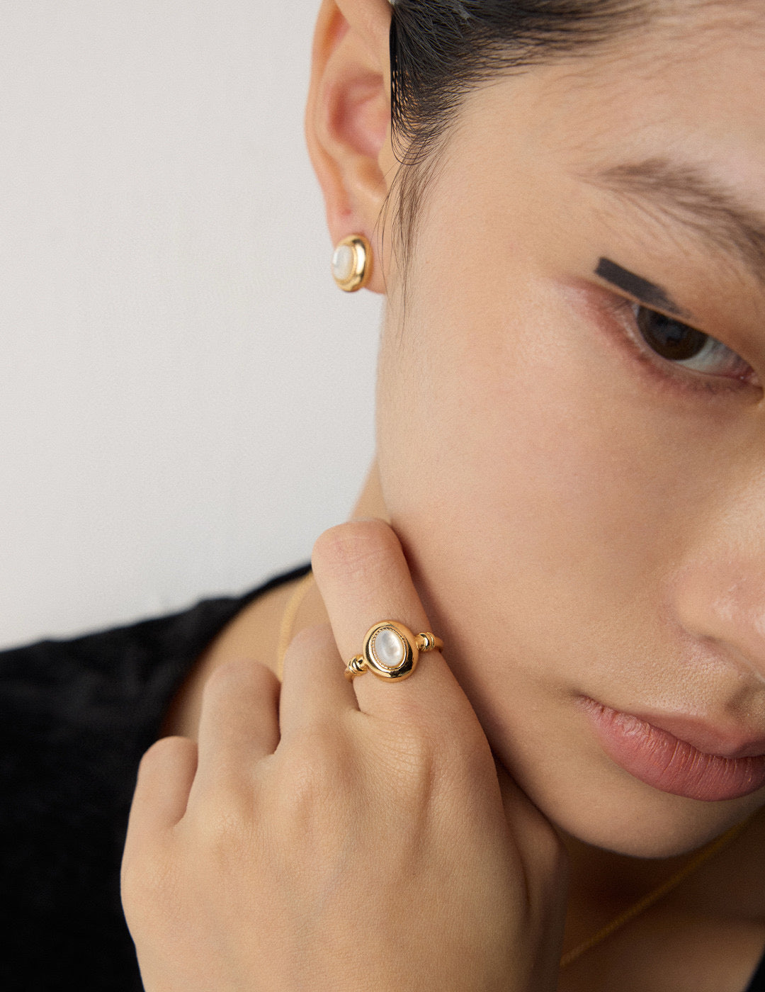 Vintage Mother-of-Pearl Jewelry Set — Grace in Every Detail