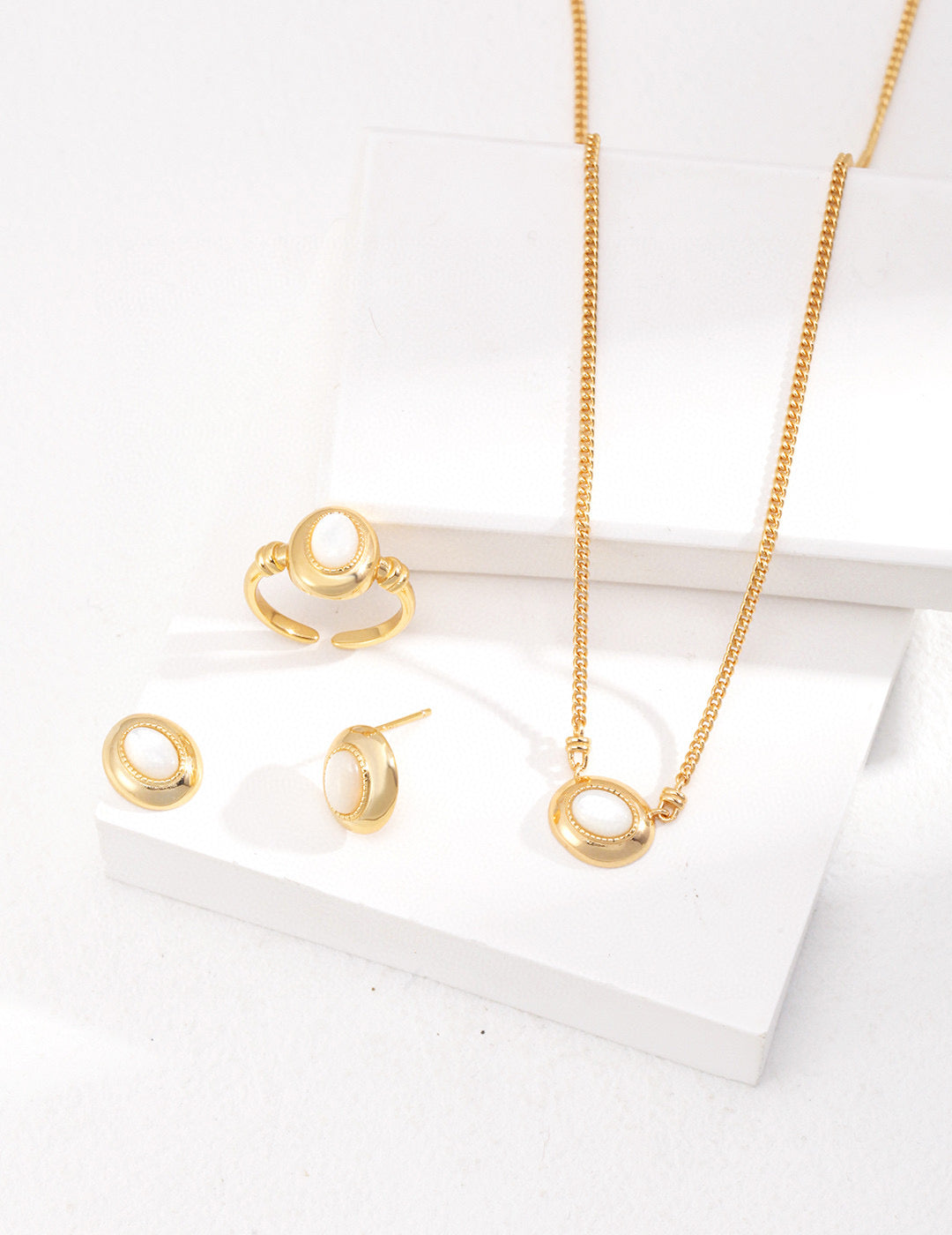 Vintage Mother-of-Pearl Jewelry Set — Grace in Every Detail