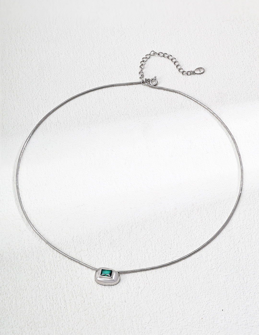 Emerald Glow Necklace — Minimalist Charm with a Touch of Vintage Luxury
