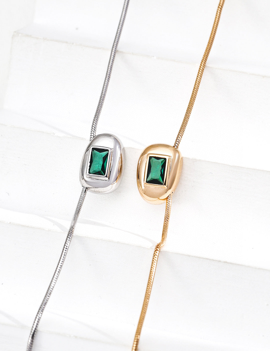 Emerald Glow Necklace — Minimalist Charm with a Touch of Vintage Luxury