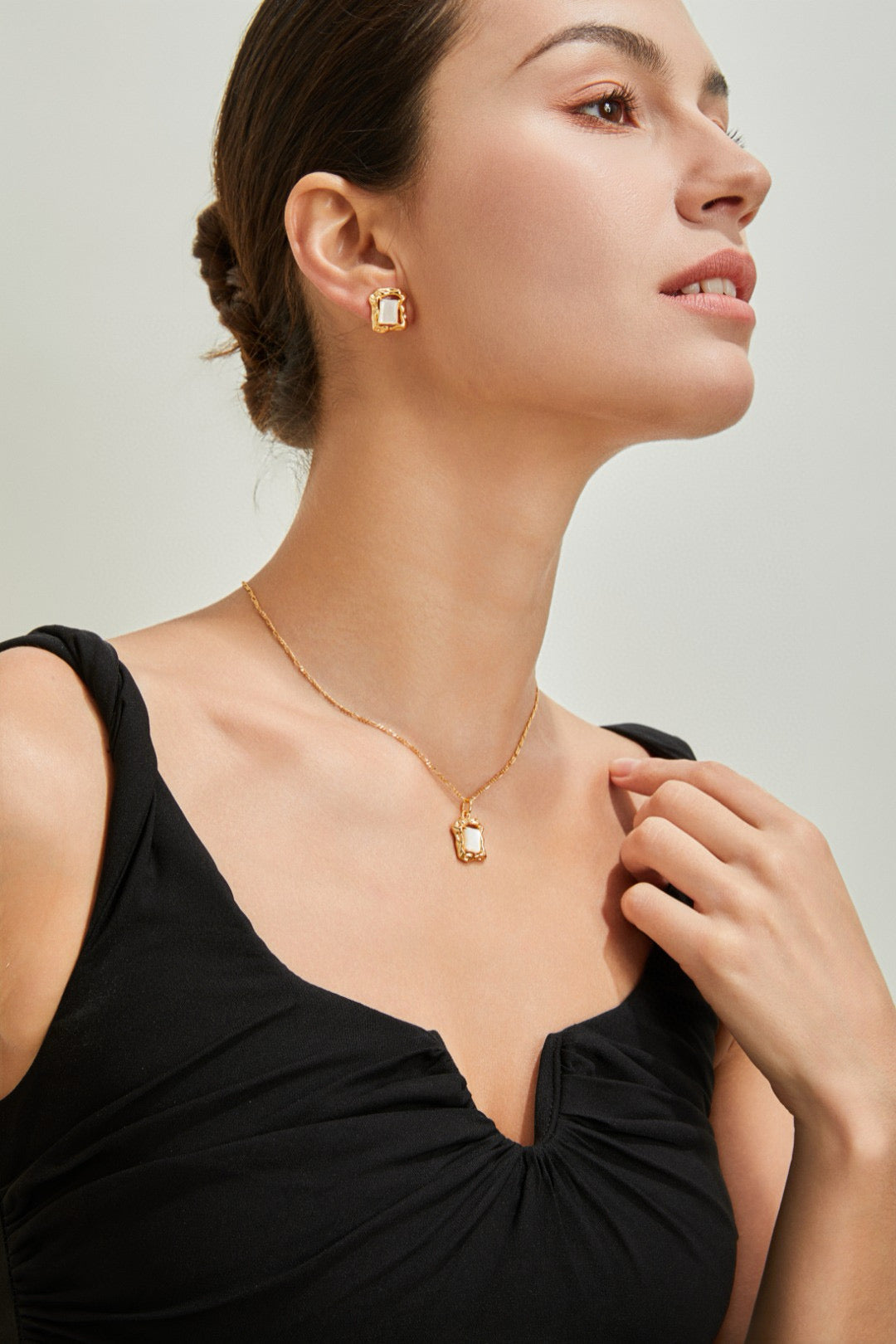 Elegant S925 silver white shell necklace and earrings