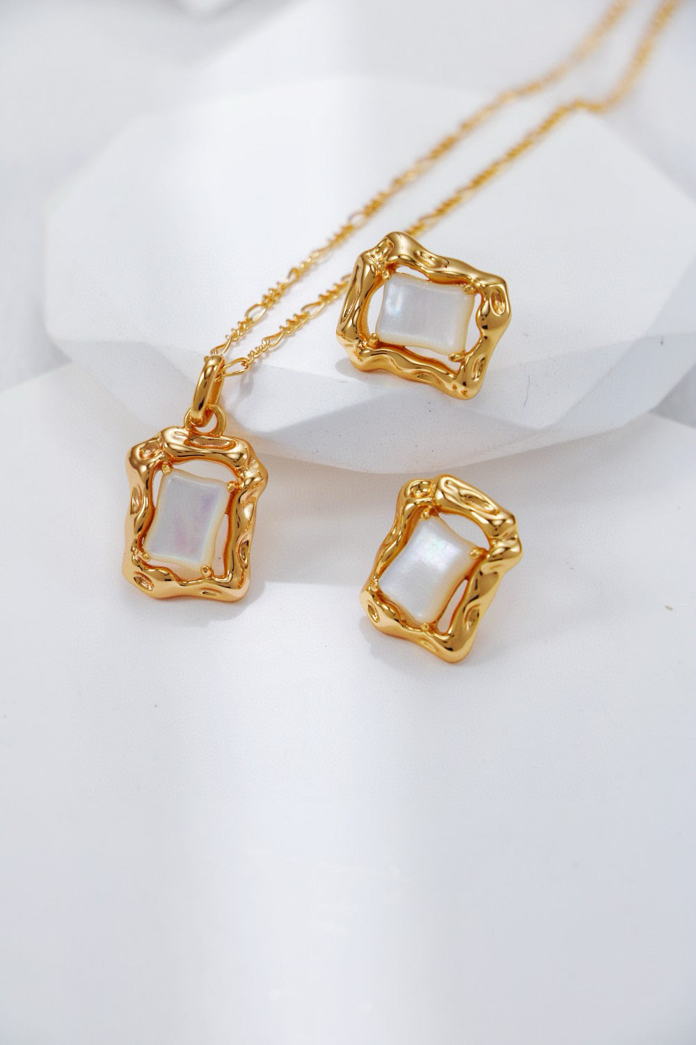 Elegant S925 silver white shell necklace and earrings
