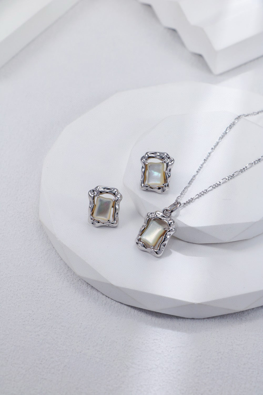 Elegant S925 silver white shell necklace and earrings