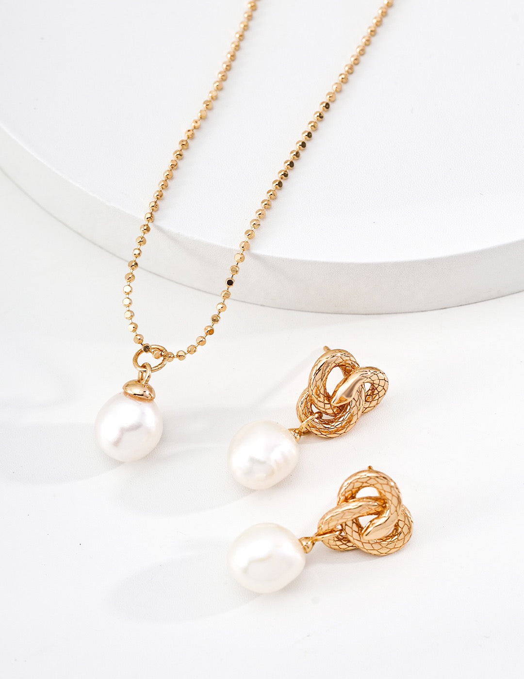 Dainty Pearl Drop Necklace