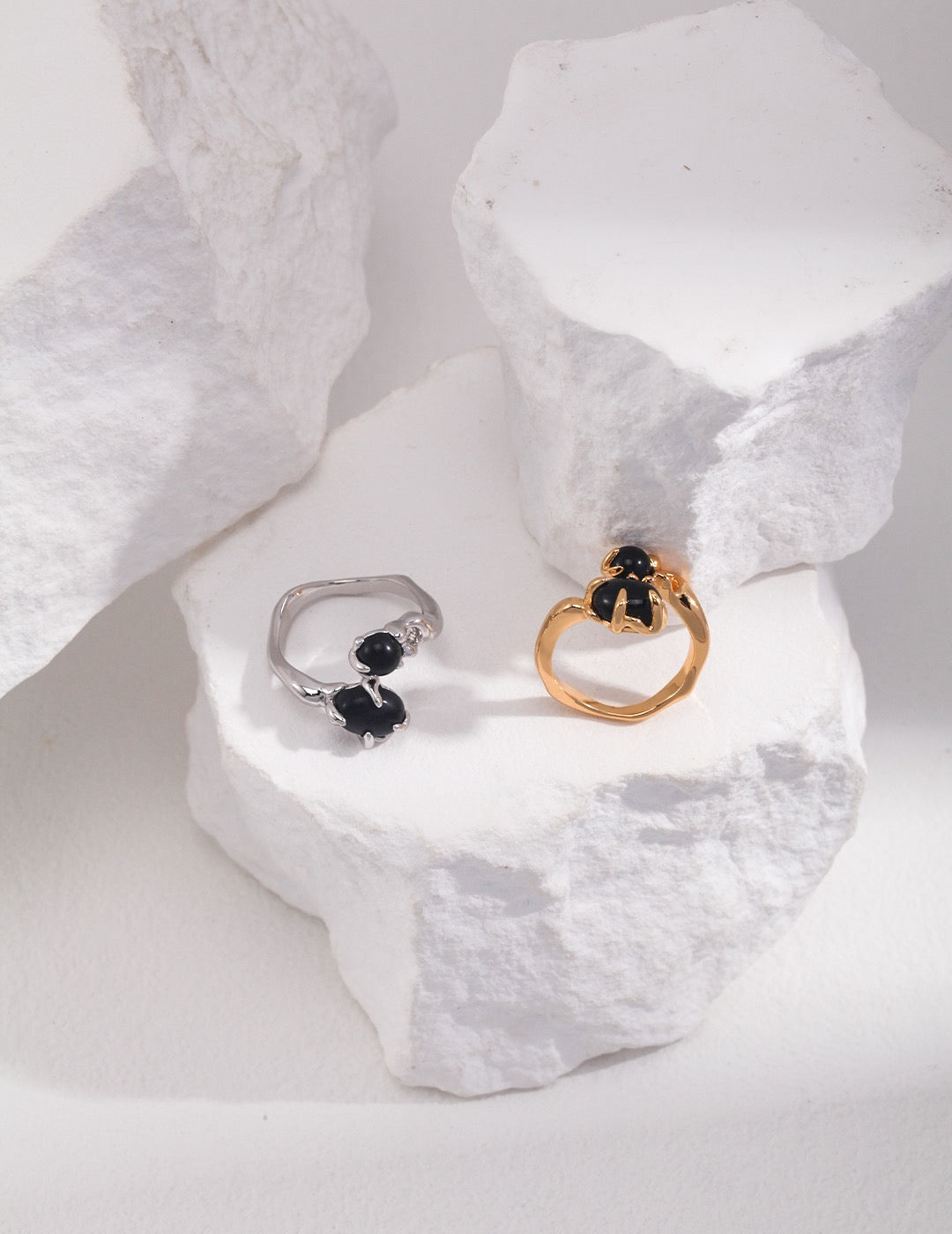 Fluid Onyx Ring – Sculptural Sterling Silver