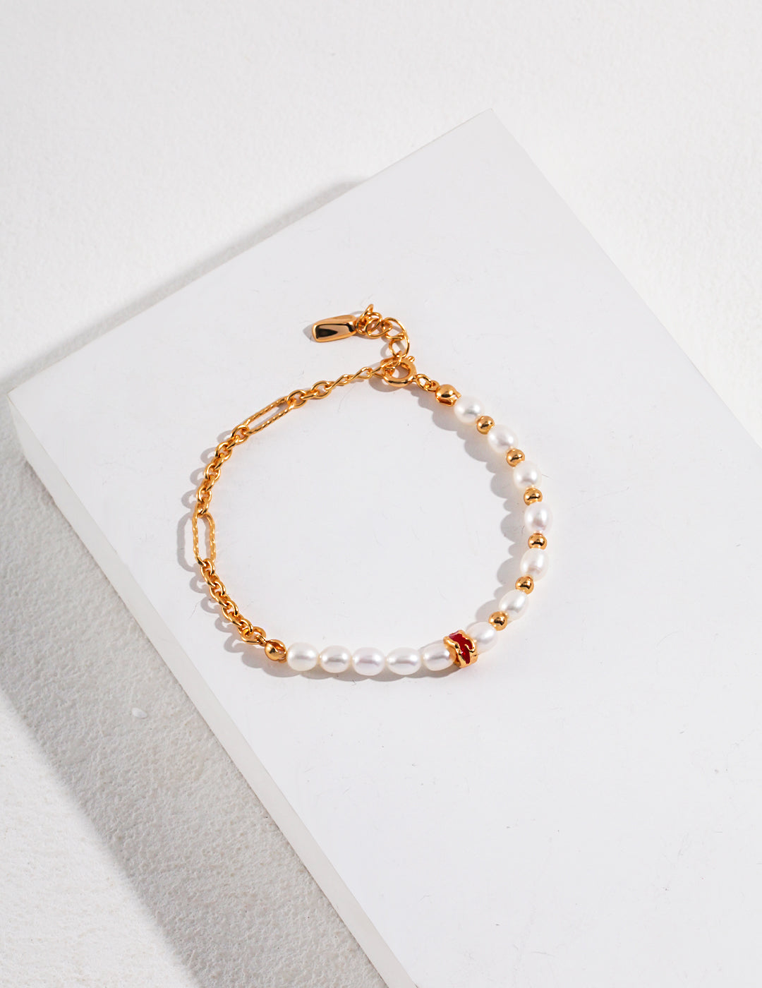 Flow Collection Pearl Bracelet