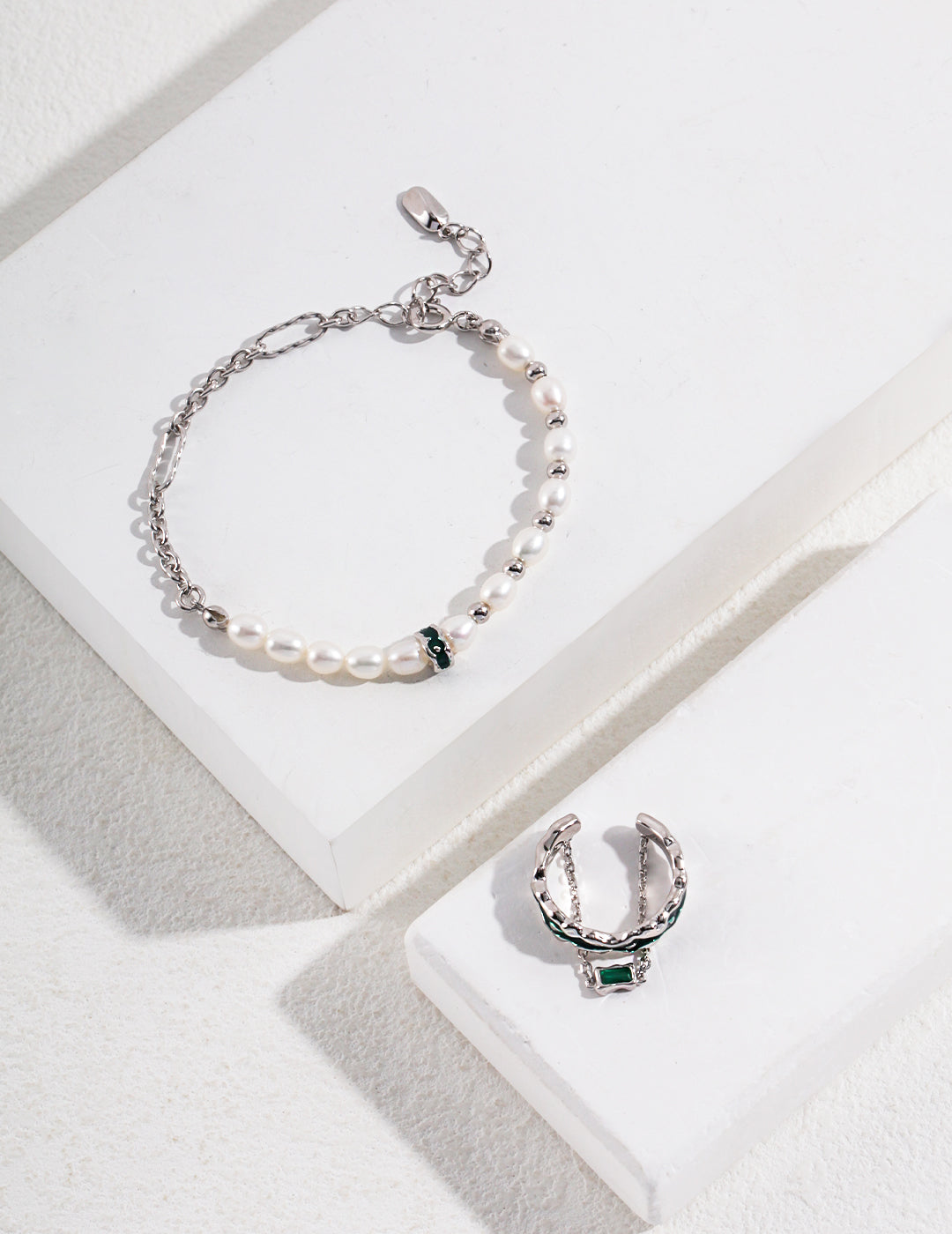 Flow Collection Pearl Bracelet