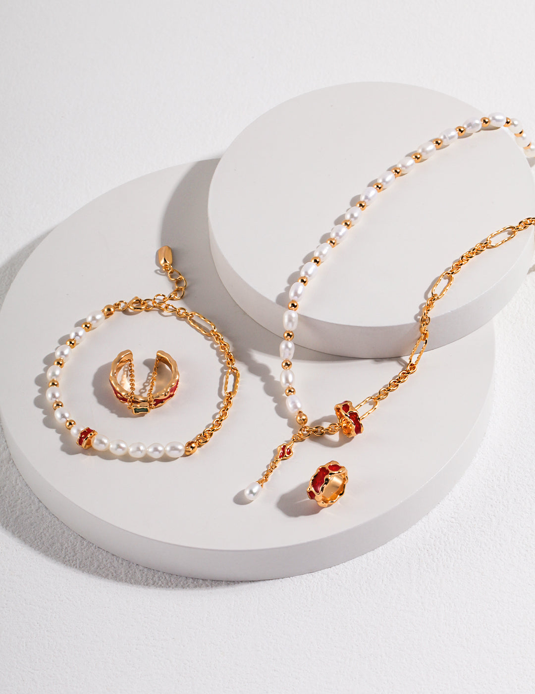 Flow Collection Pearl Bracelet