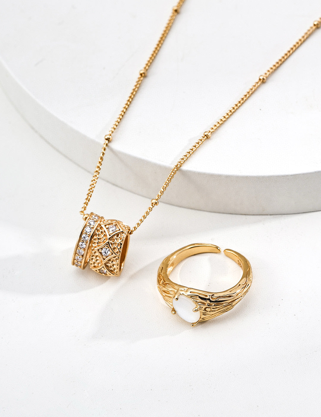 “S925 Sliding Zircon Pendant – Sparkle in Motion.” “Vintage Shine – Movable Zircon Charm Necklace.”