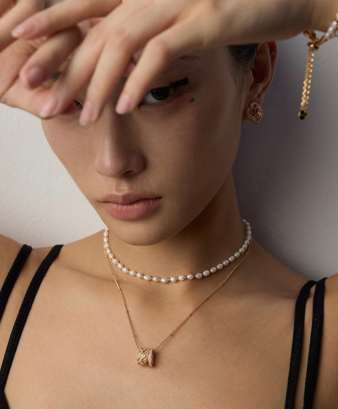 “S925 Sliding Zircon Pendant – Sparkle in Motion.” “Vintage Shine – Movable Zircon Charm Necklace.”