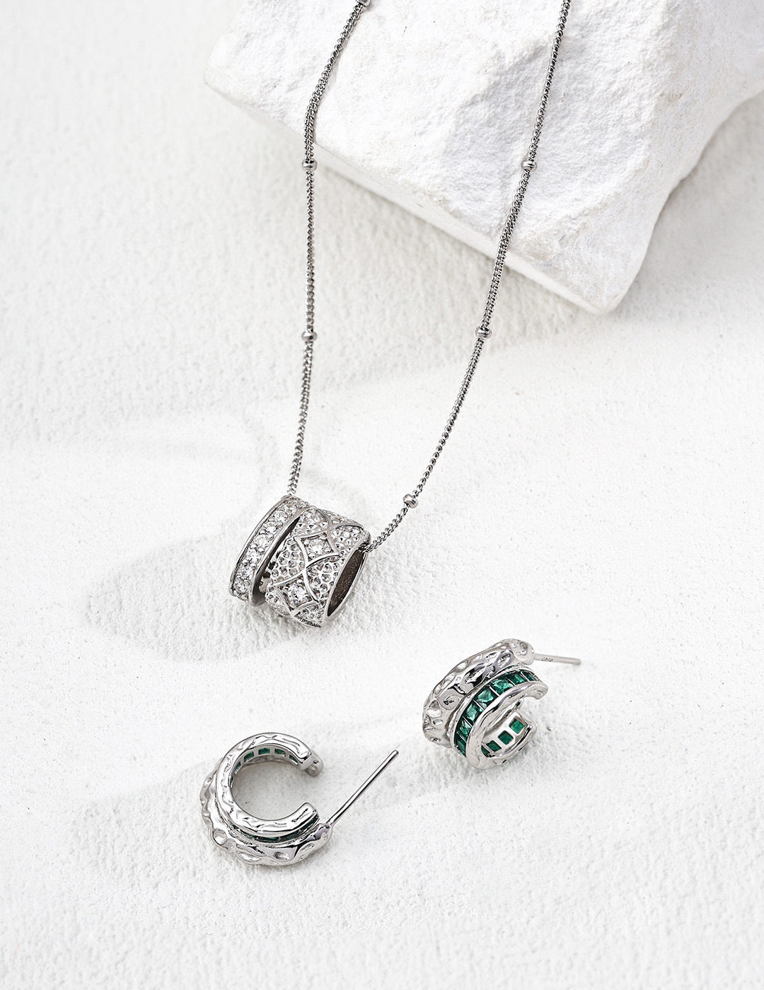 “S925 Sliding Zircon Pendant – Sparkle in Motion.” “Vintage Shine – Movable Zircon Charm Necklace.”
