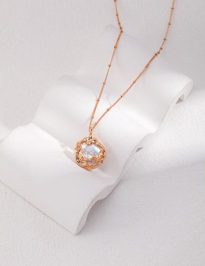 Golden Aura round Baroque-shaped pearls earring and necklace