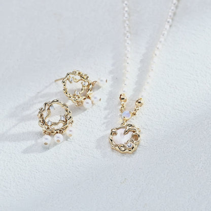 Vintage Pearl Pendant Necklace